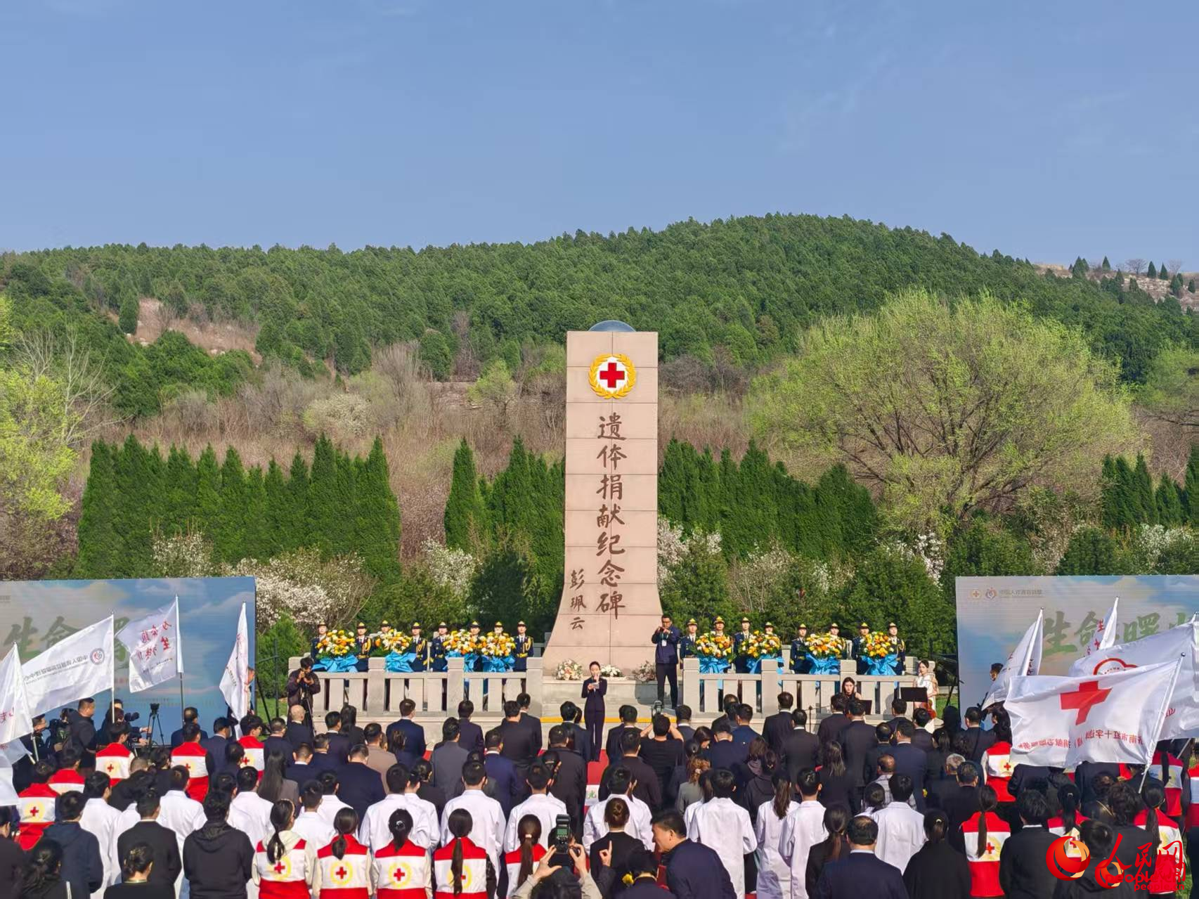 “生命·曙光”现场缅怀纪念活动。人民网记者 王子锋摄