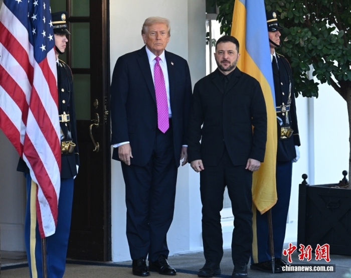 当地时间10月17日,华盛顿,美国总统特朗普在白宫会晤乌克兰总统泽连斯基。这是泽连斯基今年第三次访问白宫。中新社记者 陈孟统 摄