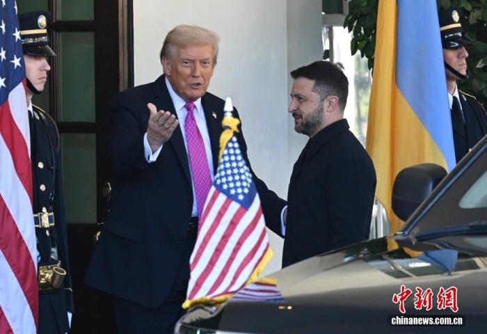 资料图：当地时间2025年10月17日，华盛顿，美国总统特朗普在白宫会晤乌克兰总统泽连斯基。这是泽连斯基今年第三次访问白宫。中新社记者 陈孟统 摄