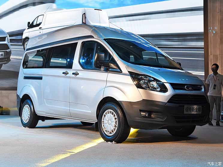 江铃福特 全顺 2017款 2.0T汽油Kombi中轴中顶