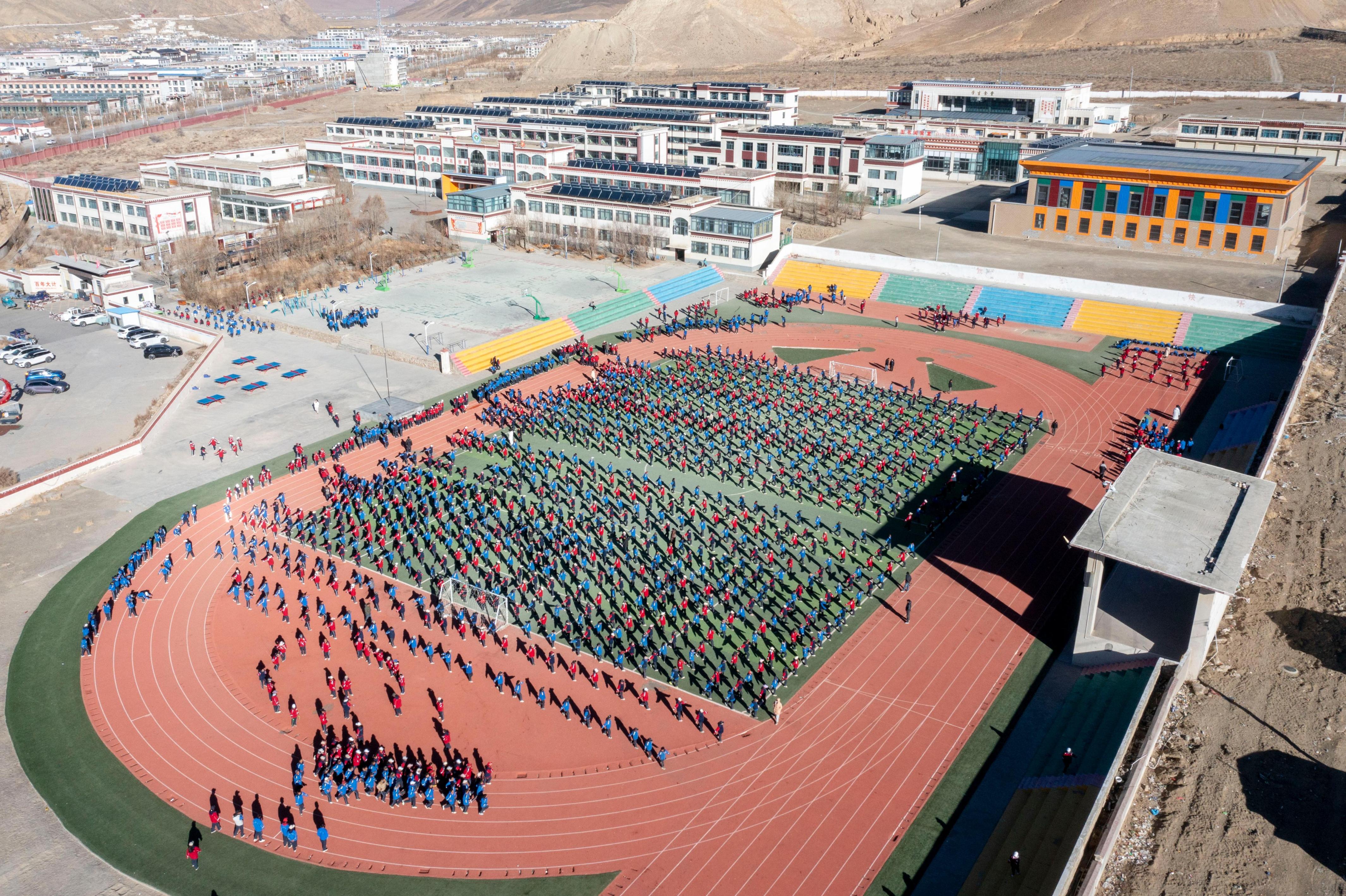 定日县第二初级中学全貌。人民网记者 翁奇羽摄