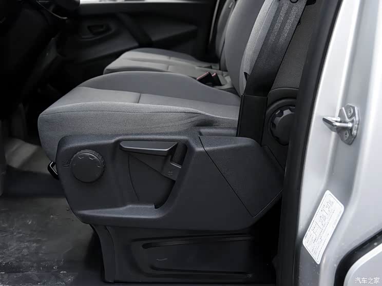 江铃福特 全顺 2017款 2.0T汽油Kombi短轴低顶