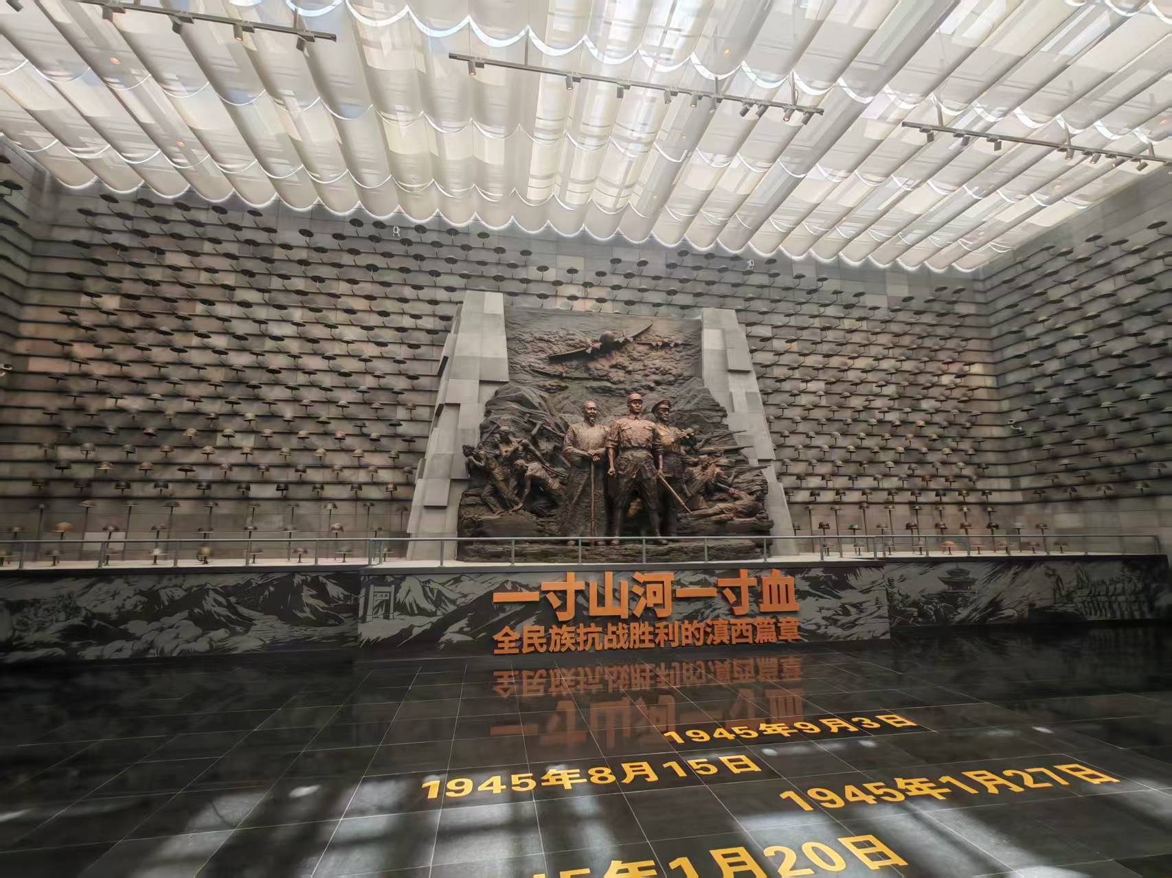 滇西抗战纪念馆内的雕像。人民网记者 王子锋摄