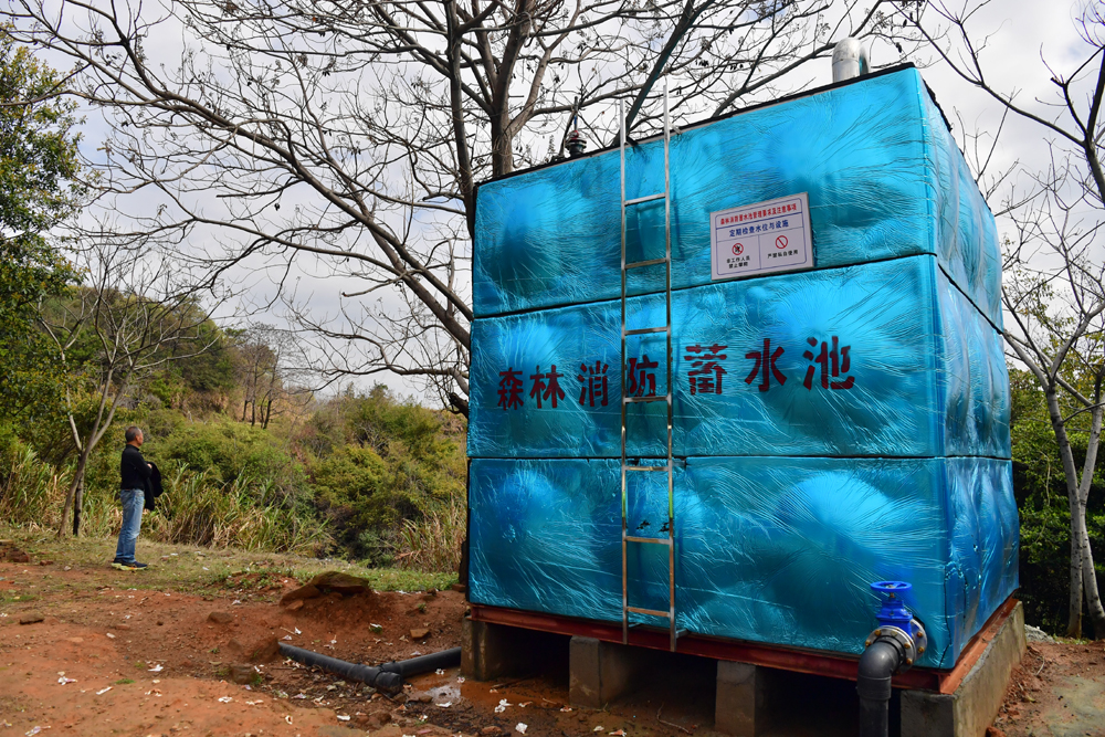 南昌湾里山顶的森林消防蓄水池。人民网记者 时雨摄